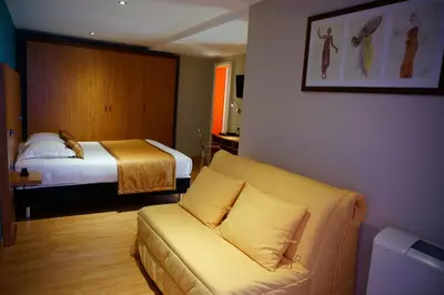 Un ou plusieurs lits dans un hébergement de l'établissement LOGIS Hôtel de Bourgogne - Mâcon