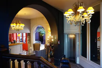 Coin salon dans l'établissement LOGIS Hôtel de Bourgogne - Mâcon
