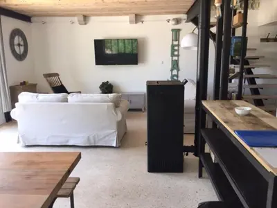 Télévision ou salle de divertissement dans l'établissement Atelier 2 - for 6 people with shared pool