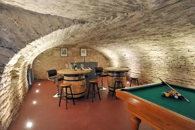 Billard dans l'établissement Les Sarments en Côte d'Or, Gîte d'exception près de Beaune, classé 5 étoiles par Atout France