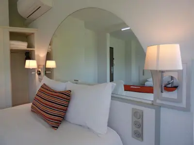 Un ou plusieurs lits dans un hébergement de l'établissement Cit'Hotel Escatel