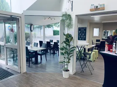 Restaurant ou autre lieu de restauration dans l'établissement Hôtel Inn Design Dijon Sud