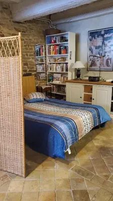 Bibliothèque dans l'appartement
