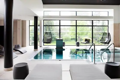 Piscine de l'établissement Le Richebourg Hôtel, Restaurant & Spa ou située à proximité