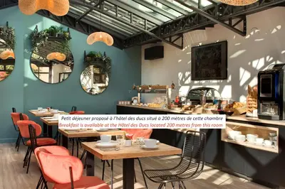 Restaurant ou autre lieu de restauration dans l'établissement Maison des Ducs