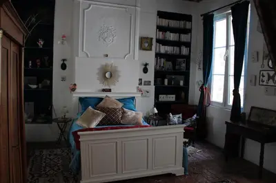 Coin salon dans l'établissement Le Boudoir d'artiste