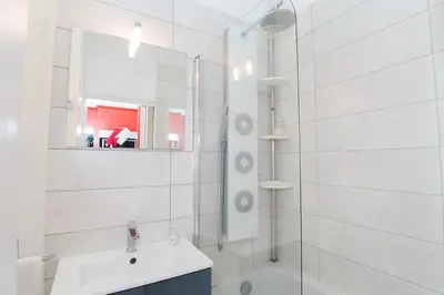 Salle de bains dans l'établissement Le Devosge