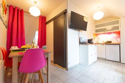 Cuisine ou kitchenette dans l'établissement APPARTEMENT LE VITAMINE - topbnb dijon