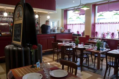 Restaurant ou autre lieu de restauration dans l'établissement Le Relais Du Canalou
