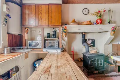 Cuisine ou kitchenette dans l'établissement le relais de Sommant