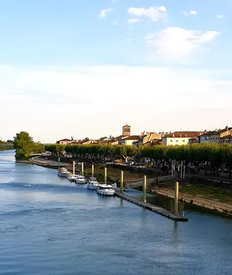 Vue sur la rivière ou le fleuve situé(e) à proximité de l'hôtel