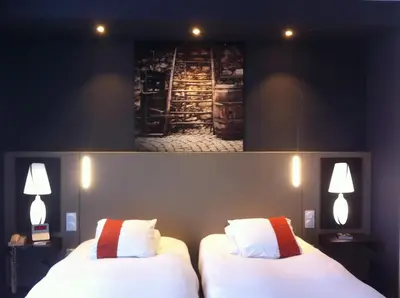 Un ou plusieurs lits dans un hébergement de l'établissement Golf Hotel Colvert - Room Service Disponible