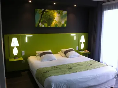 Un ou plusieurs lits dans un hébergement de l'établissement Golf Hotel Colvert - Room Service Disponible