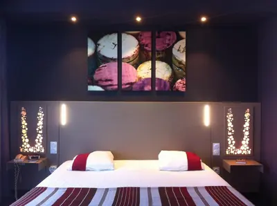 Un ou plusieurs lits dans un hébergement de l'établissement Golf Hotel Colvert - Room Service Disponible