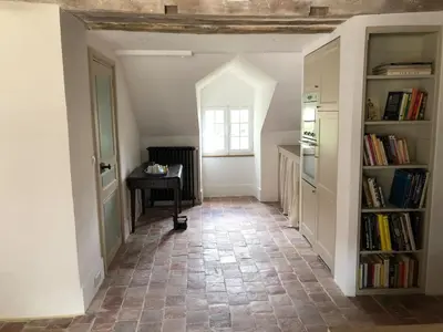 Bibliothèque dans la maison de vacances