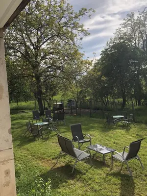 Jardin de l'établissement Relais d’Arbigny