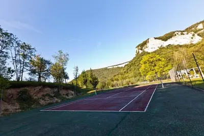 Tennis ou squash au sein de l'hôtel ou à proximité