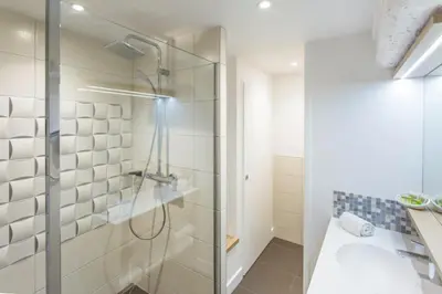 Salle de bains dans l'établissement Castel Damandre - Demeures & Châteaux