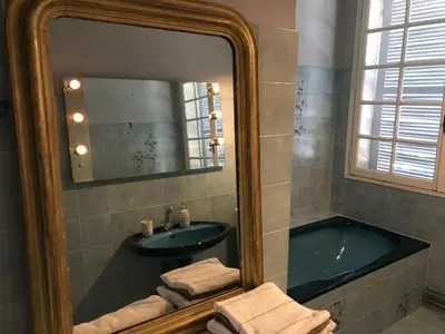 Salle de bains dans l'établissement La pause nuitonne
