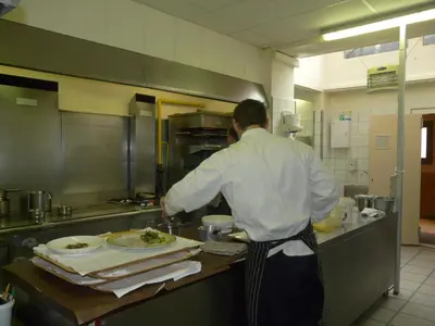 Cuisine ou kitchenette dans l'établissement Hostellerie d'Héloïse Logis