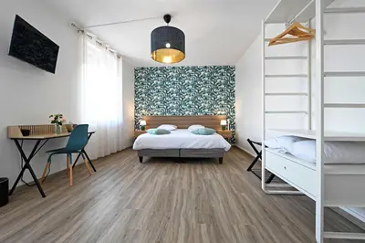 Un ou plusieurs lits dans un hébergement de l'établissement Hôtel le Terminus et son restaurant Côte à Côte - Chambres rénovées