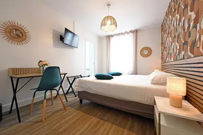 Un ou plusieurs lits dans un hébergement de l'établissement Hôtel le Terminus et son restaurant Côte à Côte - Chambres rénovées
