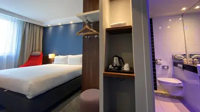 Un ou plusieurs lits dans un hébergement de l'établissement Holiday Inn Express Dijon by IHG