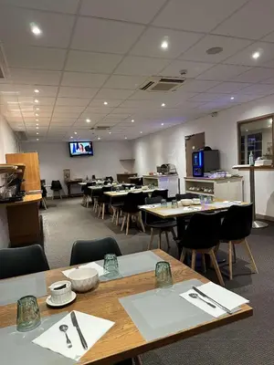 Télévision ou salle de divertissement dans l'établissement La Bonbonniere - Sure Hotel Collection by Best Western
