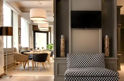 Coin salon dans l'établissement Hôtel des Ducs