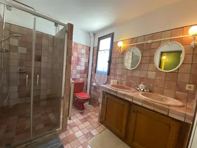 Salle de bains dans l'établissement Domaine Les Hauts Prés