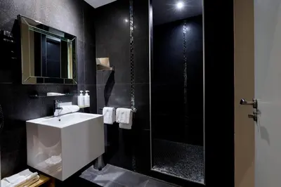 Salle de bains dans l'établissement Maison Philippe Le Bon Hôtel, Restaurant & Bar le 19