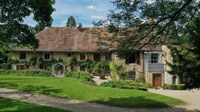 Jardin de l'établissement Domaine de Bellevue Gîte du Mont Poupet
