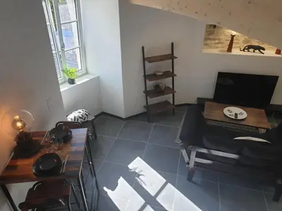 Coin salon dans l'établissement Tour de Lacuzon