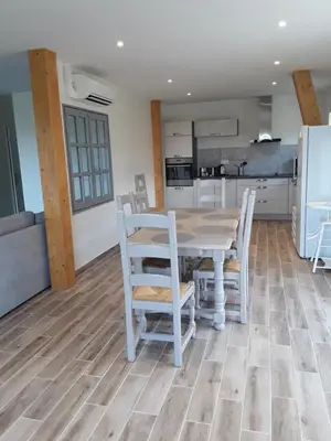 Cuisine ou kitchenette dans l'établissement Le bief chez Thérèse et Herve