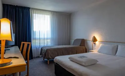 Un ou plusieurs lits dans un hébergement de l'établissement Kyriad Montchanin le Creusot