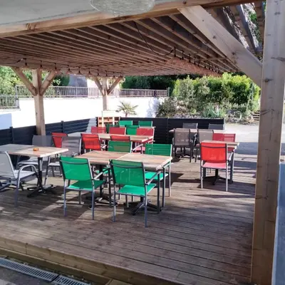 Restaurant ou autre lieu de restauration dans l'établissement Les 3 orchidées