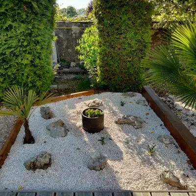 Jardin de l'établissement Les 3 orchidées