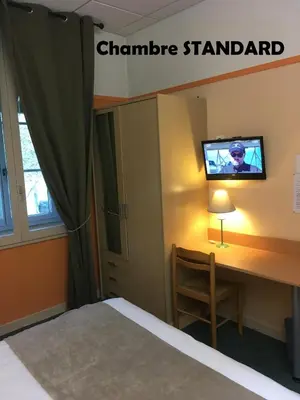 Télévision ou salle de divertissement dans l'établissement Hôtel Terminus - Pizzeria Pizz'a gogo - salle de sport - face à la gare