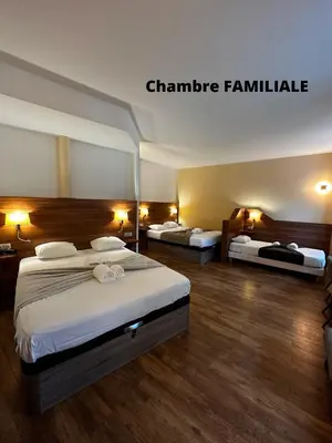 Un ou plusieurs lits dans un hébergement de l'établissement Hôtel Terminus - Pizzeria Pizz'a gogo - salle de sport - face à la gare