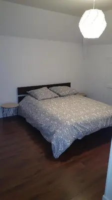 Un ou plusieurs lits dans un hébergement de l'établissement Bel appartement en plein coeur de ville