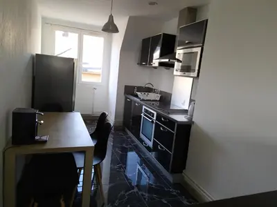 Cuisine ou kitchenette dans l'établissement Bel appartement en plein coeur de ville