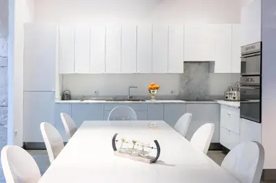 Cuisine ou kitchenette dans l'établissement La Maison Blanche