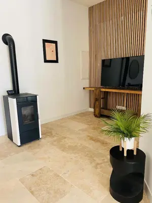 Télévision ou salle de divertissement dans l'établissement Logement B / Clos des Saunières