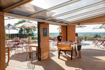 Balcon ou terrasse dans l'établissement Huttopia Meursault