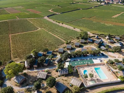 Piscine de l'établissement Huttopia Meursault ou située à proximité