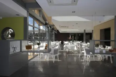 Restaurant ou autre lieu de restauration dans l'établissement Hostellerie Saint Germain