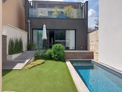Piscine de l'établissement Le Clos des Jardins ou située à proximité