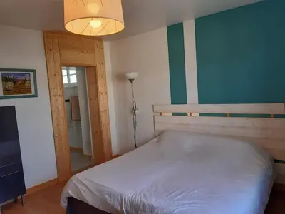 Un ou plusieurs lits dans un hébergement de l'établissement La maison bleue