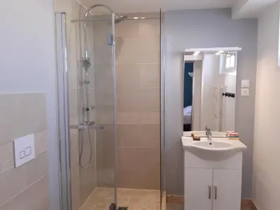 Salle de bains dans l'établissement La maison bleue