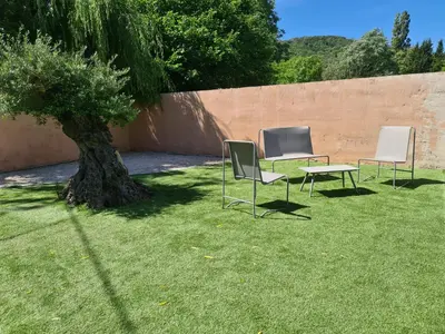 Jardin de l'établissement Gîte des Vernizeaux